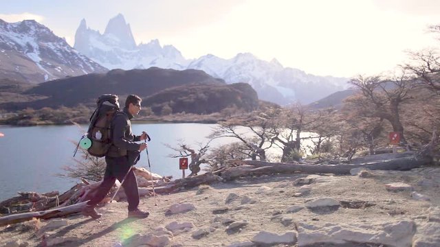 two hikers in El Chalten Fitz roy Patagonia Cerro Torre 