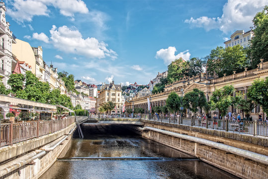 M&uuml;hlbrunnkolonnade Karlovy Vary Stadt Tepla Fluss