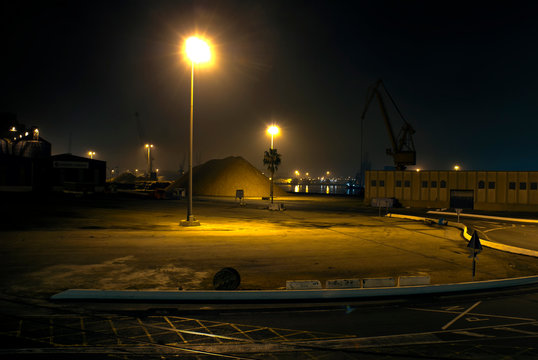 el puerto parado por la noche, Tarragona (Espa&ntilde;a)