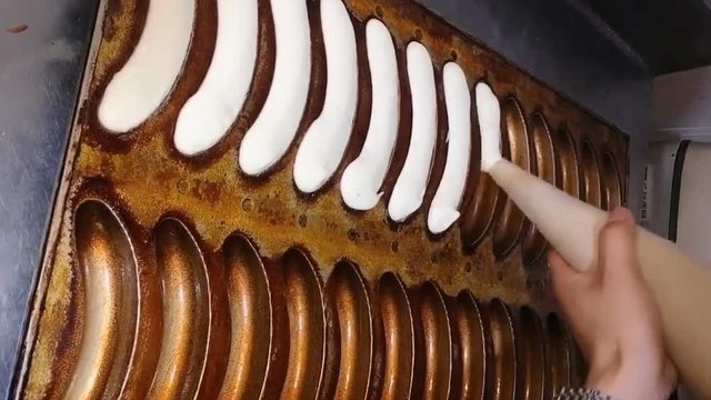 Banana style cake is making
