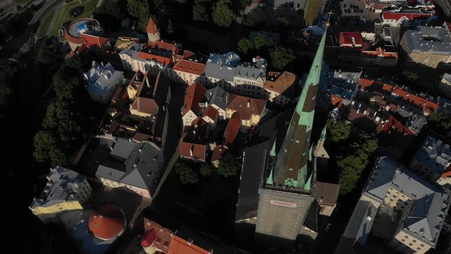 Tallinn in Estland aus der Luft gefilmt in 4k