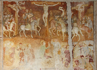 Crocefissione; affresco gotico (anno 1400 circa) nella chiesa di San Valentino a Termeno