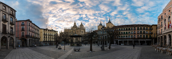 A panoramic view of the Plaza Mayor of Segovia with a gazebo and the city's cathedral 