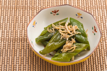 万願寺唐辛子とじゃこの炒め物