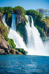 Fototapeta premium Waterfall in the sea