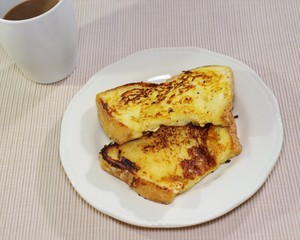 フレンチトーストの朝食