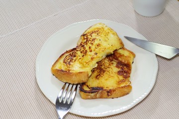 フレンチトーストの朝食