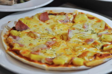 hawaiian pizza or ham and cheese pizza