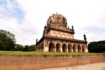 Fototapeta premium The Qutb Shahi Tombs are located in Hyderabad, India and they contain the tombs and mosques built by the various kings of the Qutb Shahi dynasty. They were built between the 16th and 17th centuries.