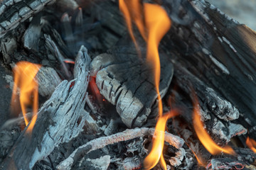 Flamme im Feuer