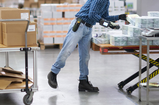 Worker with wearable shipment management