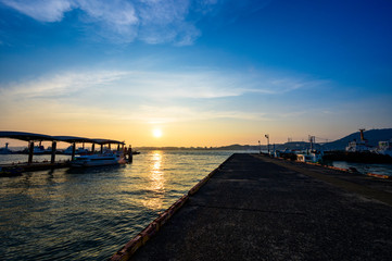 関門海峡の夕暮れ