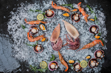 varieties of seafood on ice