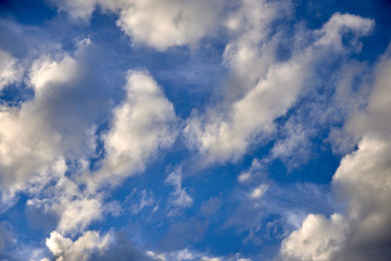 Obraz premium White clouds in the blue sky