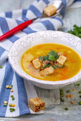 Plate of thick pea soup with croutons.