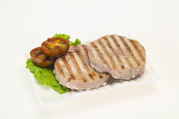 Grilled tuna steak with kumato