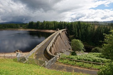 Schottland - Loch Laggan & Staudamm