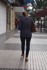 persona paseando