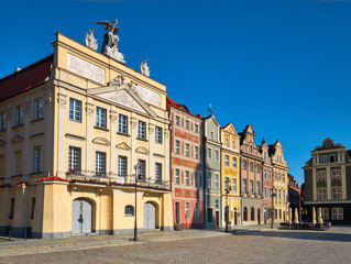 Fototapeta na wymiar Colorful renaissance facades of old buildings on the Maket square in Poznan
