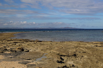 Belle plage rocailleuse 