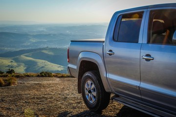 gray car on the mountain at sunset - obrazy, fototapety, plakaty