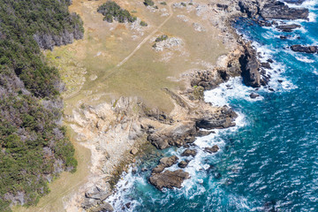 Obraz premium Seen from a bird's eye view, the Pacific Ocean washes against the rocky coast of Northern California in Sonoma. This beautiful area runs parallel to the famed Pacific Coast Highway.