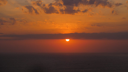 Obraz premium Sunset, sunrise with clouds. orange skies and sun