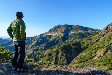 Naklejka premium 写真素材：志賀草津、白根、浅間、志賀さわやか街道、風景、男性
