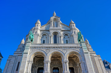Fototapeta premium The Basilica of the Sacred Heart of Paris, commonly known as Sacré-Cœur Basilica, located in the Montmartre district of Paris, France.