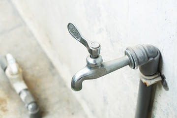 Fototapeta na wymiar aluminium faucet on the water pipeline on the old wall, vintage, rustic, rust_2
