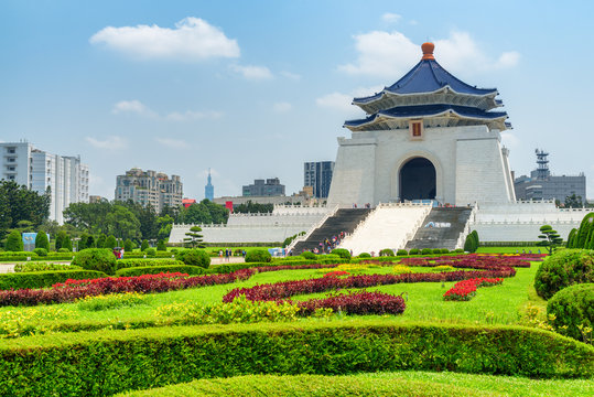 Amazing view of the National Chiang Kai-shek Memorial Hall