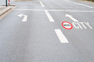 Eine Stra&szlig;e und Dieselfahrverbot in der City