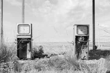 images of an old petrol station with the words "liters"