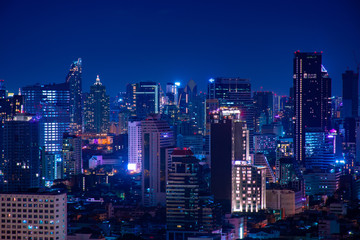 Fototapeta na wymiar Beautiful view downtown of Bangkok cityscape skyscraper at night.