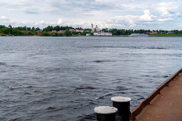 Вид на город Мышкин с борта парома. Река Волга.