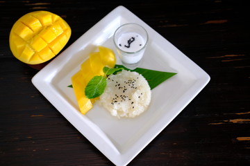 mango with sticky rice