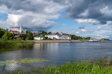 Obraz premium Вид на город Мышкин со стрели у поклонного креста.