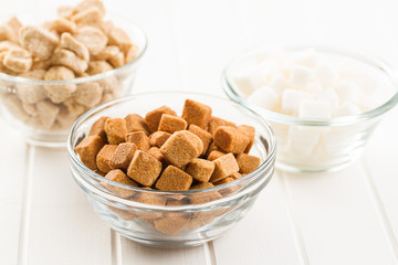 White and brown sugar cubes.