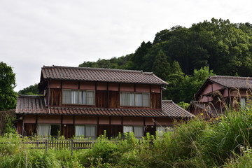 Fototapeta na wymiar 日本の山奥で見つけた古くて美しい建物