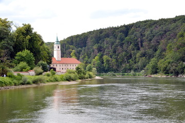 Fototapeta na wymiar Kloster Weltenburg am Donaudurchbruch im Altmühltal