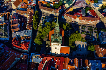 Obraz premium Tallinn in Estland aus der Luft