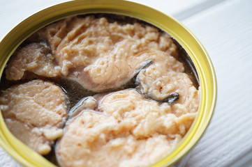 鮭缶詰