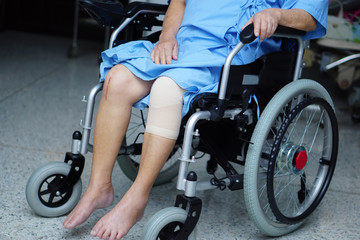 Fototapeta premium Asian senior or elderly old lady woman patient on wheelchair at nursing hospital ward : healthy strong medical concept 
