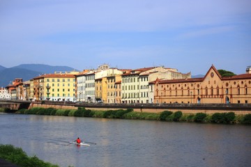 Obraz premium les berges de l'Arno à Pise