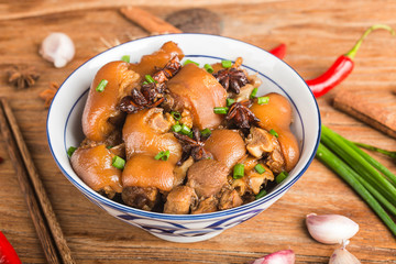 Delicious spicy trotters and spices