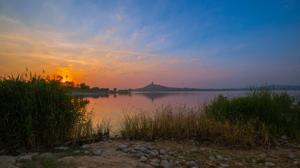 Obraz premium The sunrise of Wenchang Lake