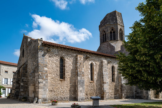 &eacute;glise Saint Jean Baptiste de Charroux 4