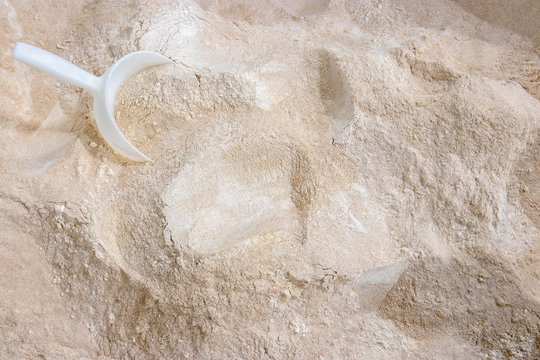 Mixed  flour varieties and a plastic shovel seen from above