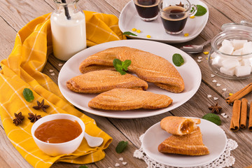 Florentines sweet puff pastries. 