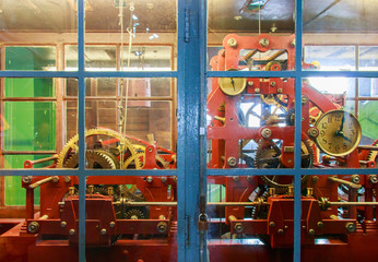 clock mechanism in the tower Michaelis